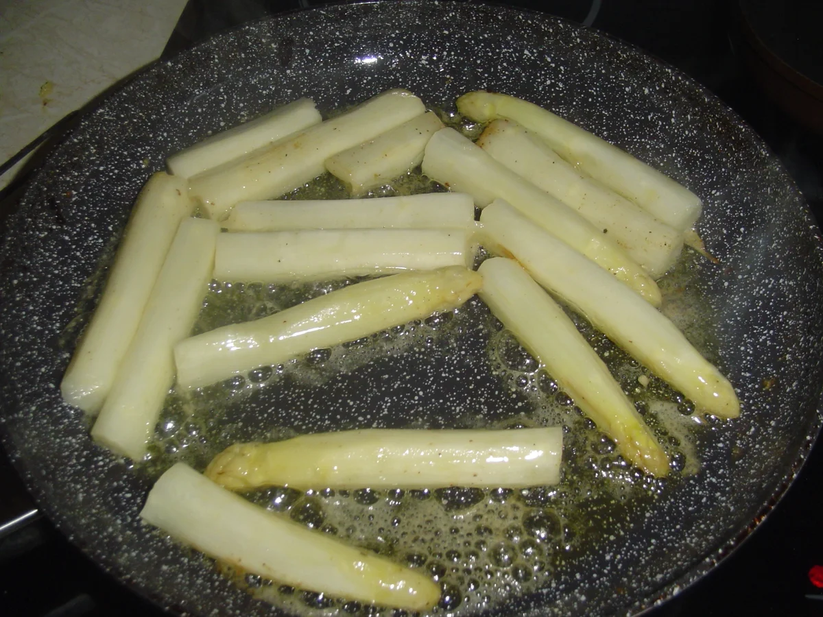 Gebratener Spargel mit Lauchgemüse und Butterkartoffeln - Rezept - Bild Nr. 289