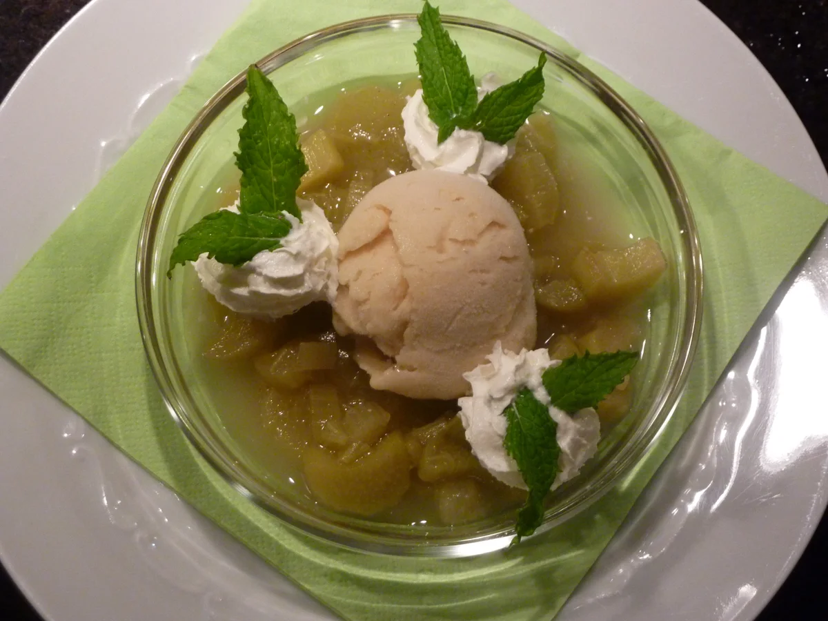 Rezept: Bananen - Rum Glace mit Rhabarberkompott Bild Nr. 291 Bananen - Rum Glace mit Rhabarberkompott - Rezept - Bild Nr. 291