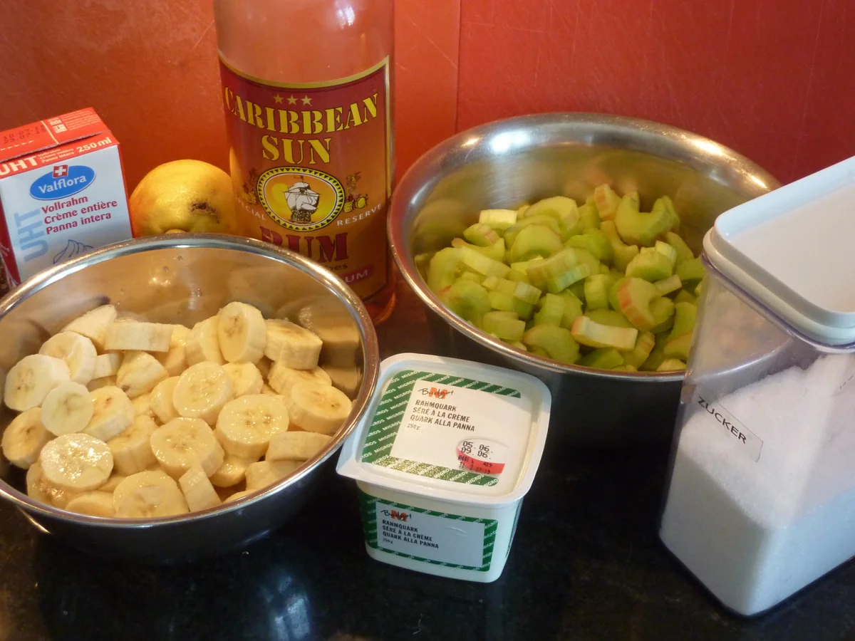 Rezept: Bananen - Rum Glace mit Rhabarberkompott Bild Nr. 292 Bananen - Rum Glace mit Rhabarberkompott - Rezept - Bild Nr. 292