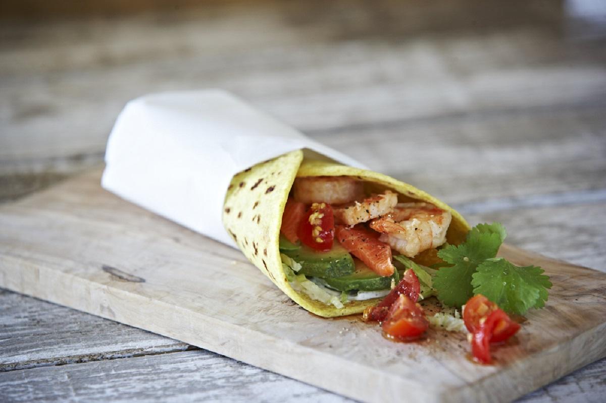 Bilder für Gegrillter Wrap mit Avocado, Lachs & Garnelen - Rezept