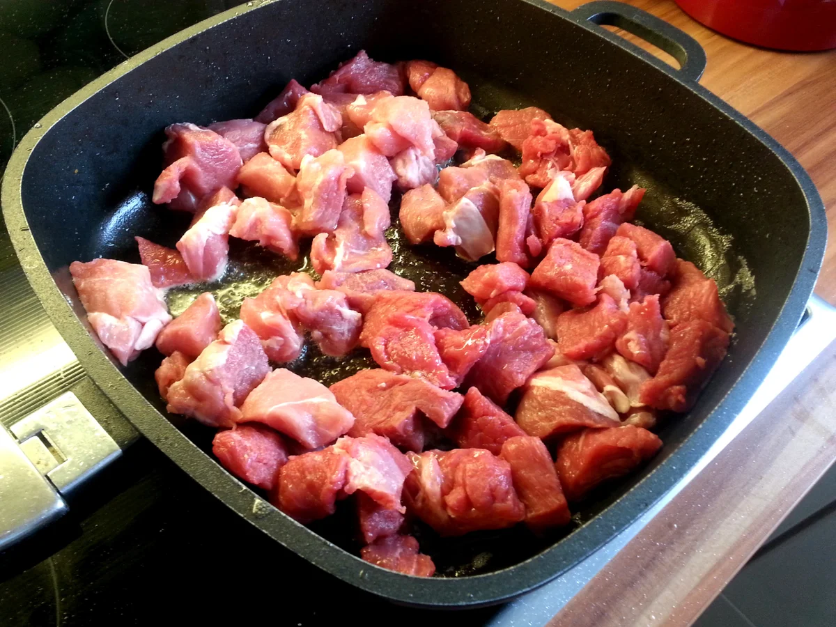 Mazu12-Gulasch mit Rinderfond und Wacholderbauch  (geräucherter Bauch) - Rezept - Bild Nr. 306