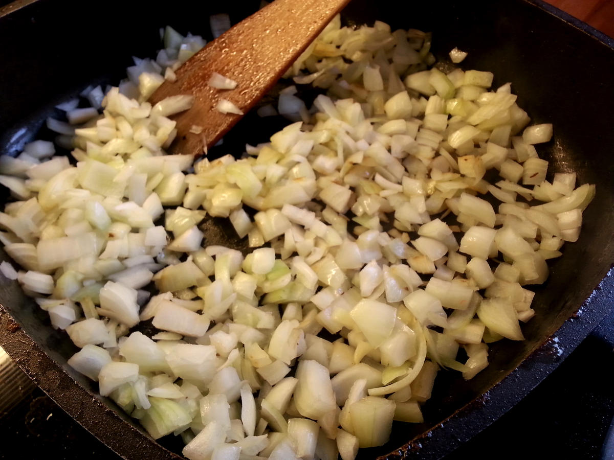 Mazu12-Gulasch mit Rinderfond und Wacholderbauch  (geräucherter Bauch) - Rezept - Bild Nr. 307