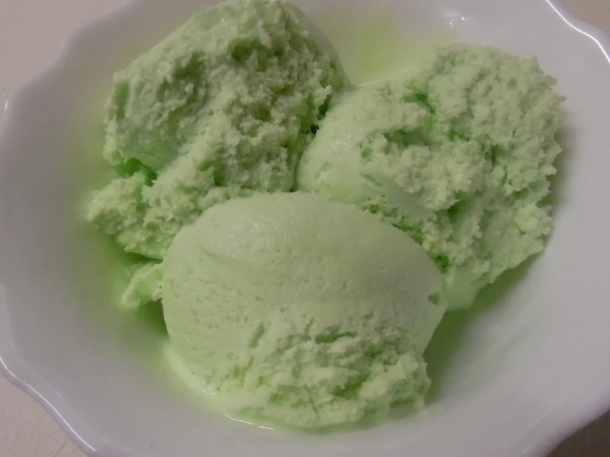 Rezept: Minz-Eis Bild Nr. 303 Minz-Eis - Rezept - Bild Nr. 303