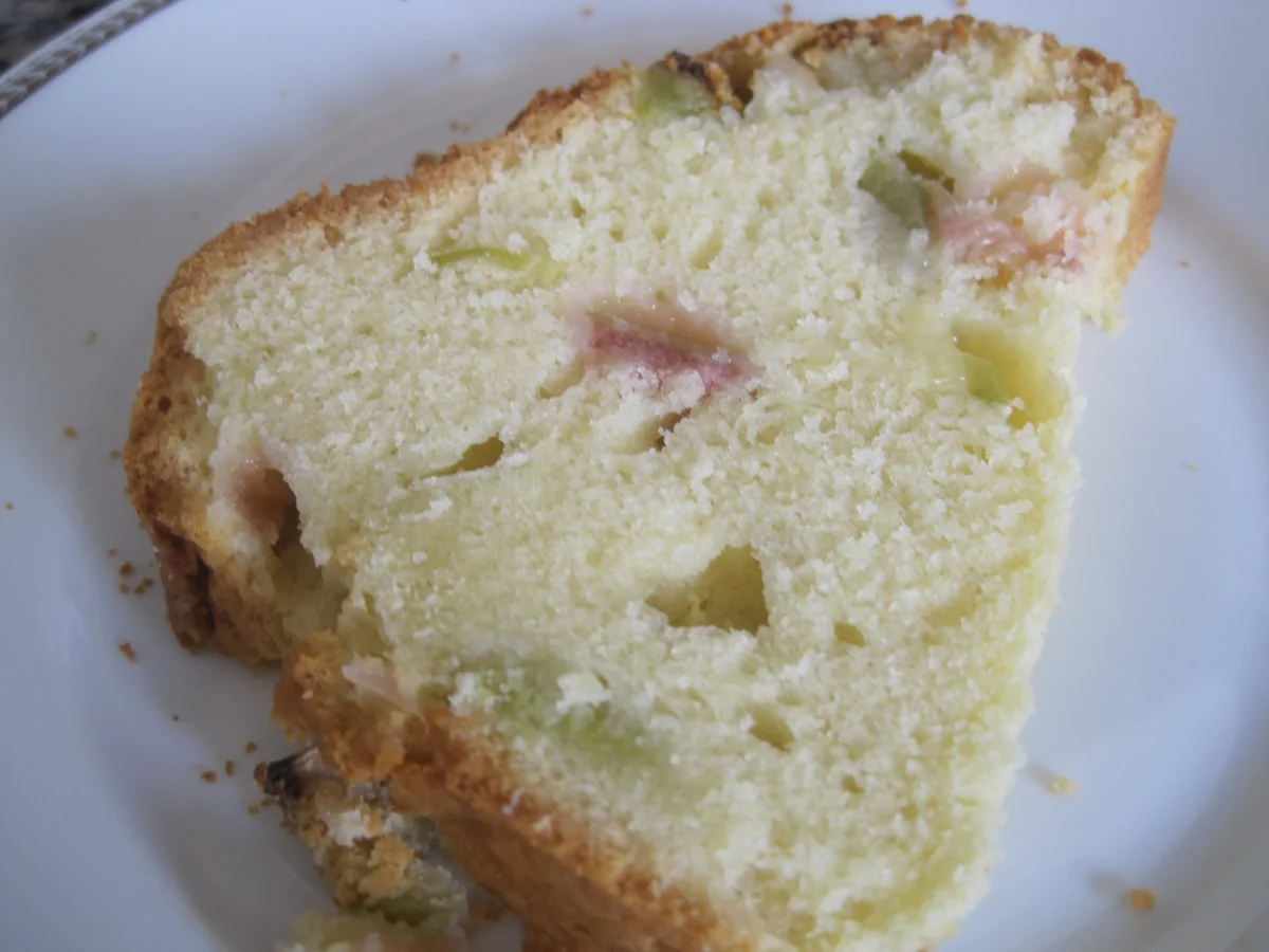 Rezept: Rhabarber-Gugelhupf mit Eierlikör Bild Nr. 323 Rhabarber-Gugelhupf mit Eierlikör - Rezept - Bild Nr. 323