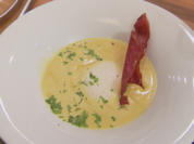 Karotten-Orangen-Samtsuppe mit Schaum vom Serrano Schinken und Kräuterstangerl - Rezept - Bild Nr. 354
