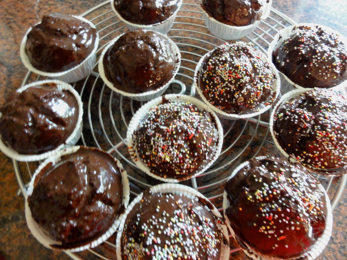 Muffins:   NUSS - KAKAO -  mit Schokoladenguß - Rezept - Bild Nr. 326