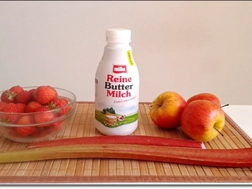 Rezept: Erdbeer-Rhabarber-Äpfel Milchshake Bild Nr. 329 Erdbeer-Rhabarber-Äpfel Milchshake - Rezept - Bild Nr. 329