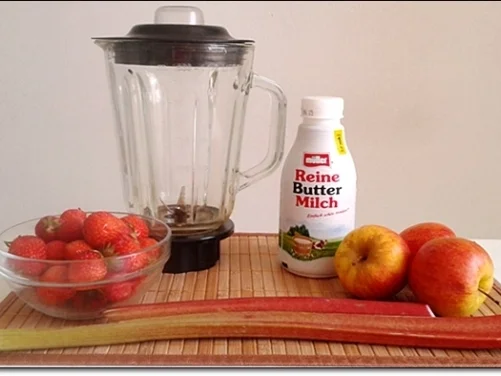 Rezept: Erdbeer-Rhabarber-Äpfel Milchshake Bild Nr. 330 Erdbeer-Rhabarber-Äpfel Milchshake - Rezept - Bild Nr. 330
