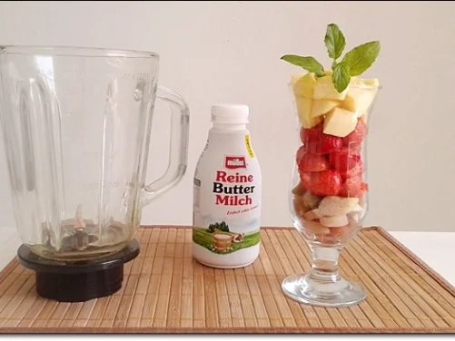 Rezept: Erdbeer-Rhabarber-Äpfel Milchshake Bild Nr. 335 Erdbeer-Rhabarber-Äpfel Milchshake - Rezept - Bild Nr. 335