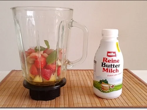 Rezept: Erdbeer-Rhabarber-Äpfel Milchshake Bild Nr. 336 Erdbeer-Rhabarber-Äpfel Milchshake - Rezept - Bild Nr. 336