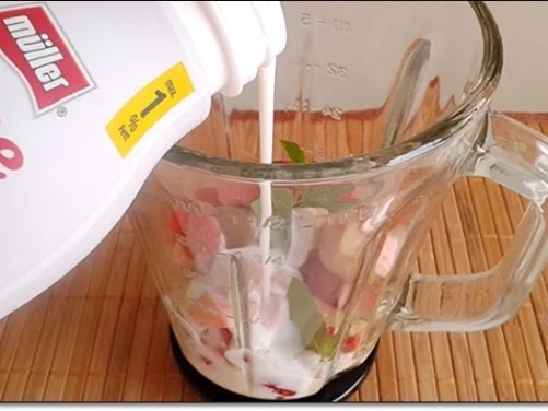 Rezept: Erdbeer-Rhabarber-Äpfel Milchshake Bild Nr. 337 Erdbeer-Rhabarber-Äpfel Milchshake - Rezept - Bild Nr. 337