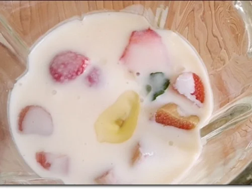 Rezept: Erdbeer-Rhabarber-Äpfel Milchshake Bild Nr. 339 Erdbeer-Rhabarber-Äpfel Milchshake - Rezept - Bild Nr. 339