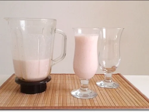 Rezept: Erdbeer-Rhabarber-Äpfel Milchshake Bild Nr. 341 Erdbeer-Rhabarber-Äpfel Milchshake - Rezept - Bild Nr. 341