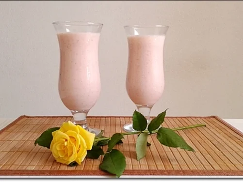 Rezept: Erdbeer-Rhabarber-Äpfel Milchshake Bild Nr. 521 Erdbeer-Rhabarber-Äpfel Milchshake - Rezept - Bild Nr. 521