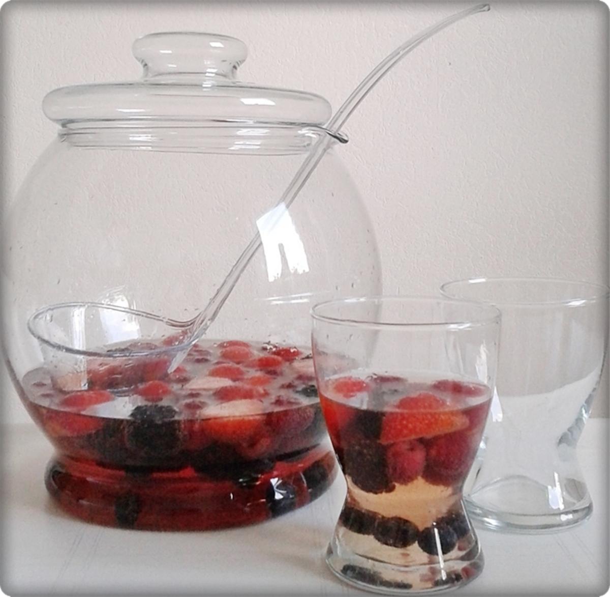 Bilder für Prickelnde Beeren-Bowle Rezept