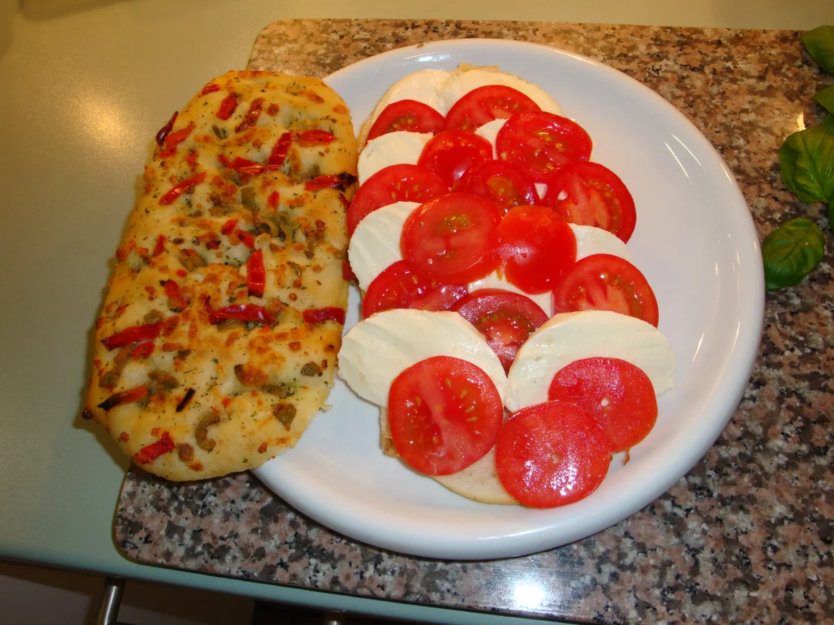 Rezept: Focaccia,mit Tomate-Mozzarella, Abendbrot schnell und lecker ;o))) Bild Nr. 334 Focaccia,mit Tomate-Mozzarella, Abendbrot schnell und lecker ;o))) - Rezept - Bild Nr. 334