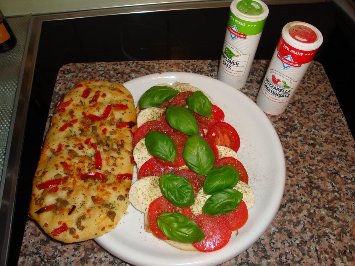 Focaccia,mit Tomate-Mozzarella, Abendbrot schnell und lecker ;o))) - Rezept - Bild Nr. 335