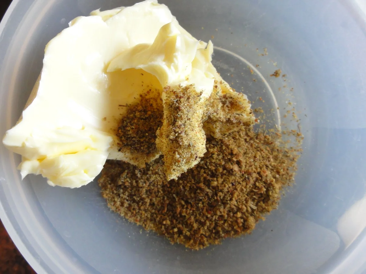 Fisch:   LACHSSCHEIBEN an Kräuterbutter - Rezept - Bild Nr. 405