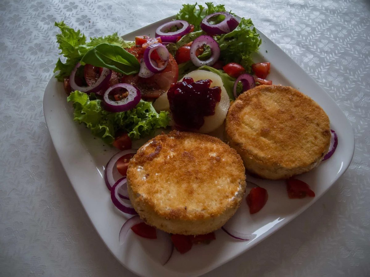 Rezept: Gebackener Camembert mit Gartenbeilage Bild Nr. 415 Gebackener Camembert mit Gartenbeilage - Rezept - Bild Nr. 415