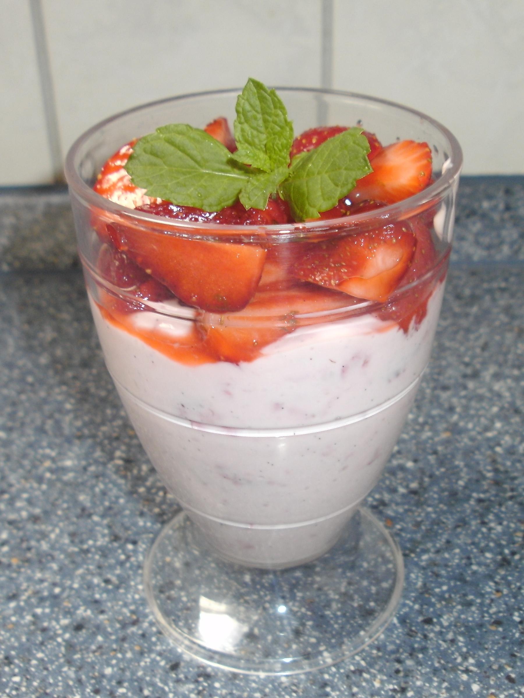 Bilder für Erdbeer-Quarkdessert - Rezept