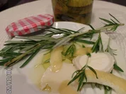 Ziegenkäse in Olivenöl mit Zitronenschale und Rosmarin - Rezept - Bild Nr. 428