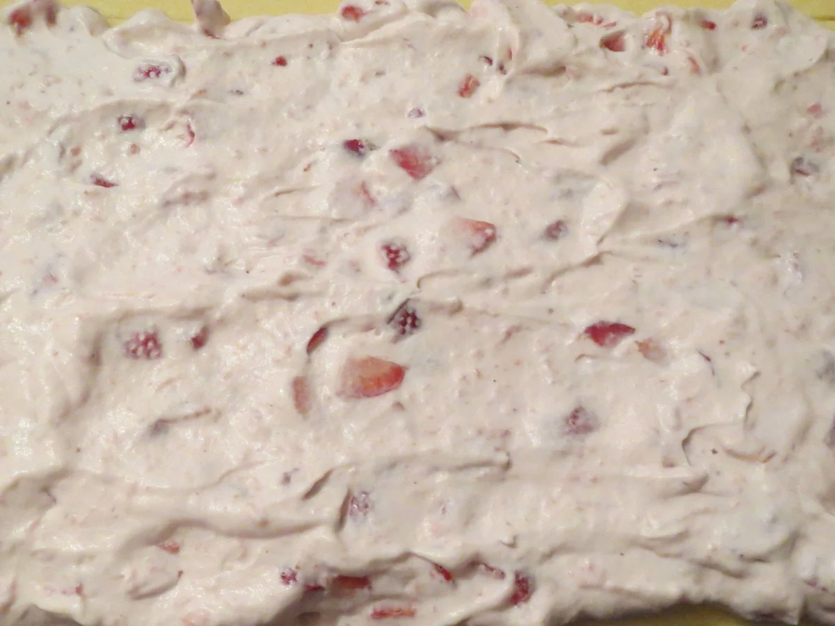 Rezept: Backen: Erdbeer-Sahne-Schnitten Bild Nr. 465 Backen: Erdbeer-Sahne-Schnitten - Rezept - Bild Nr. 465