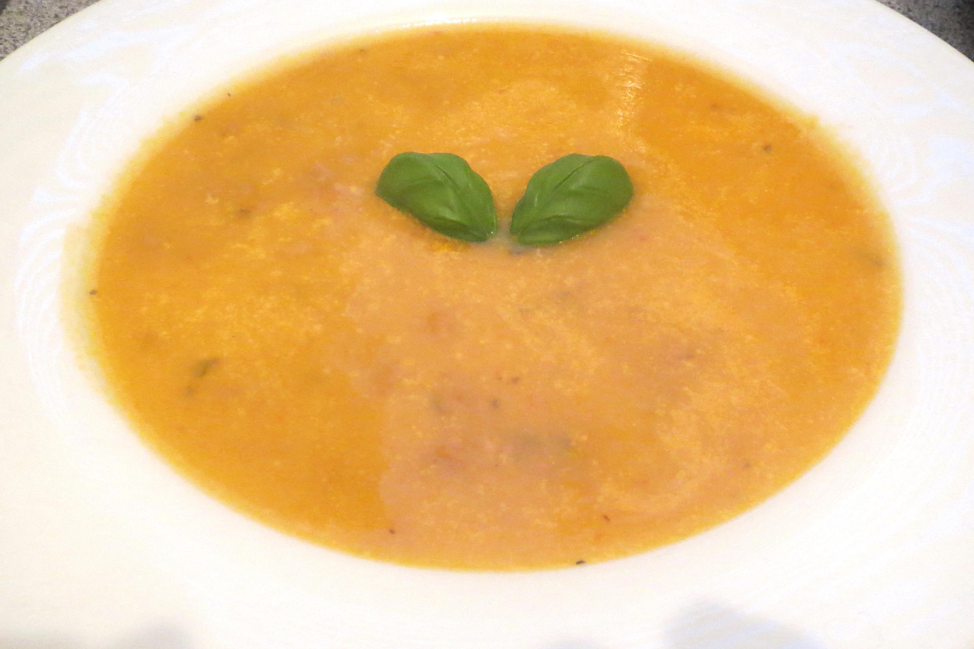 Bilder für Kochen: Cremige Zucchini-Suppe mit Hackfleisch - Rezept