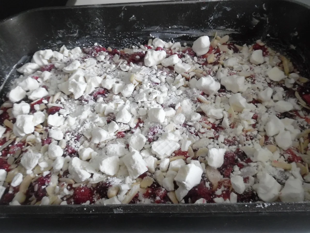 Rezept: Sahne-Himbeer-Schnitte Bild Nr. 521 Sahne-Himbeer-Schnitte - Rezept - Bild Nr. 521