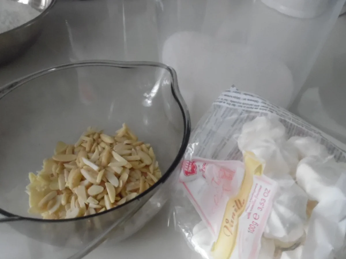 Rezept: Sahne-Himbeer-Schnitte Bild Nr. 525 Sahne-Himbeer-Schnitte - Rezept - Bild Nr. 525