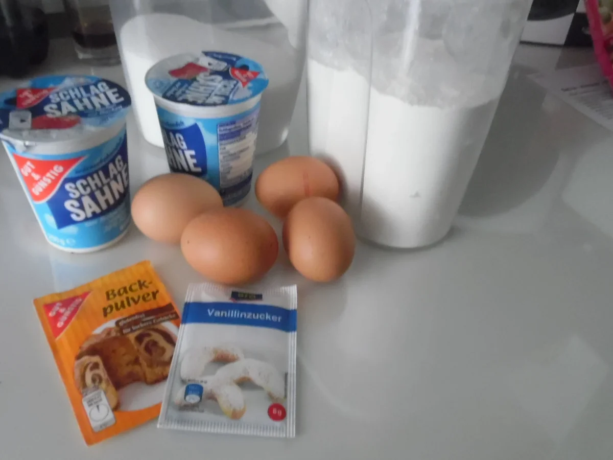 Rezept: Sahne-Himbeer-Schnitte Bild Nr. 526 Sahne-Himbeer-Schnitte - Rezept - Bild Nr. 526