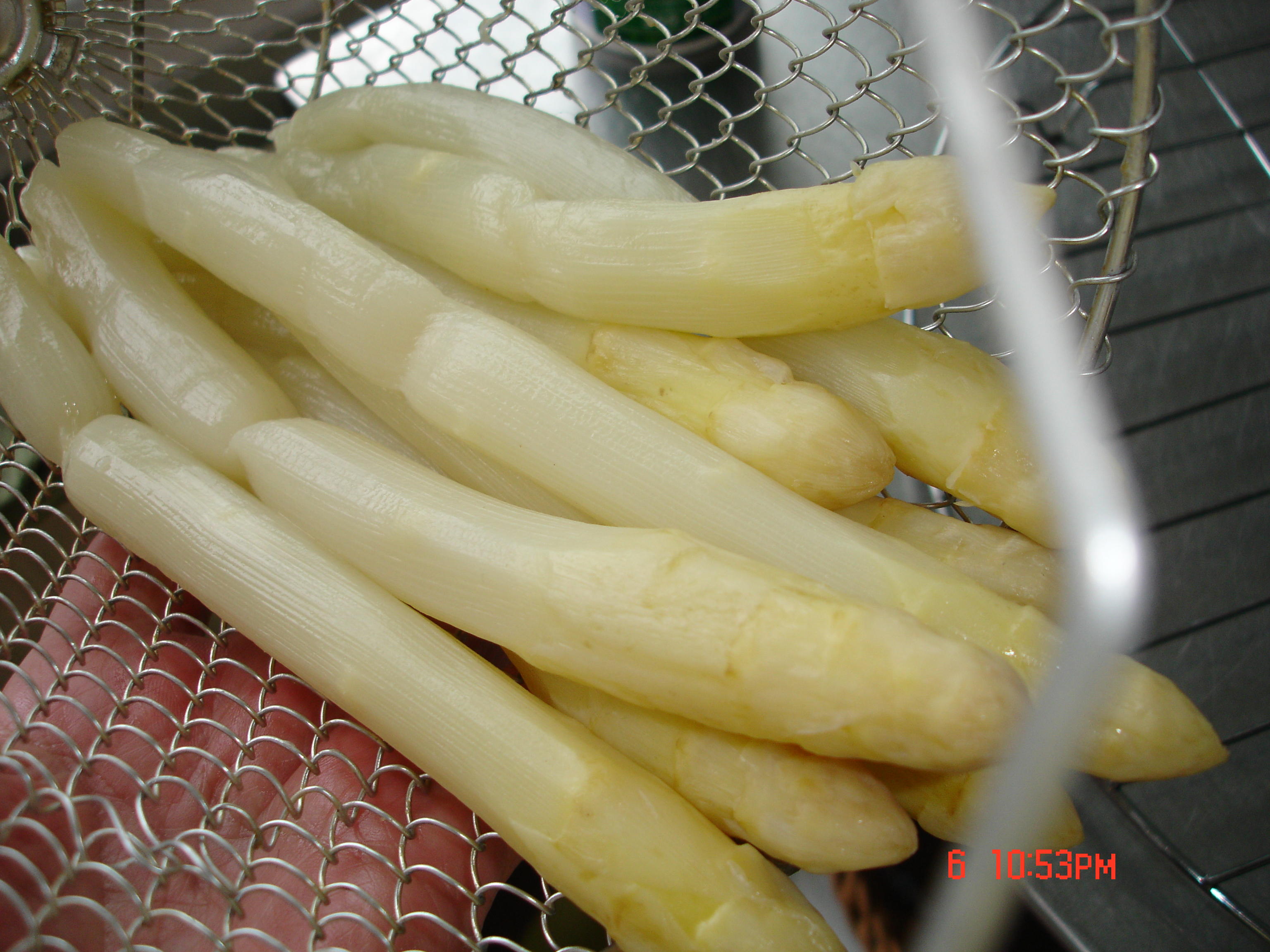 Bilder für Spargel in Pfannkuchen mit Schinken gerollt - Rezept