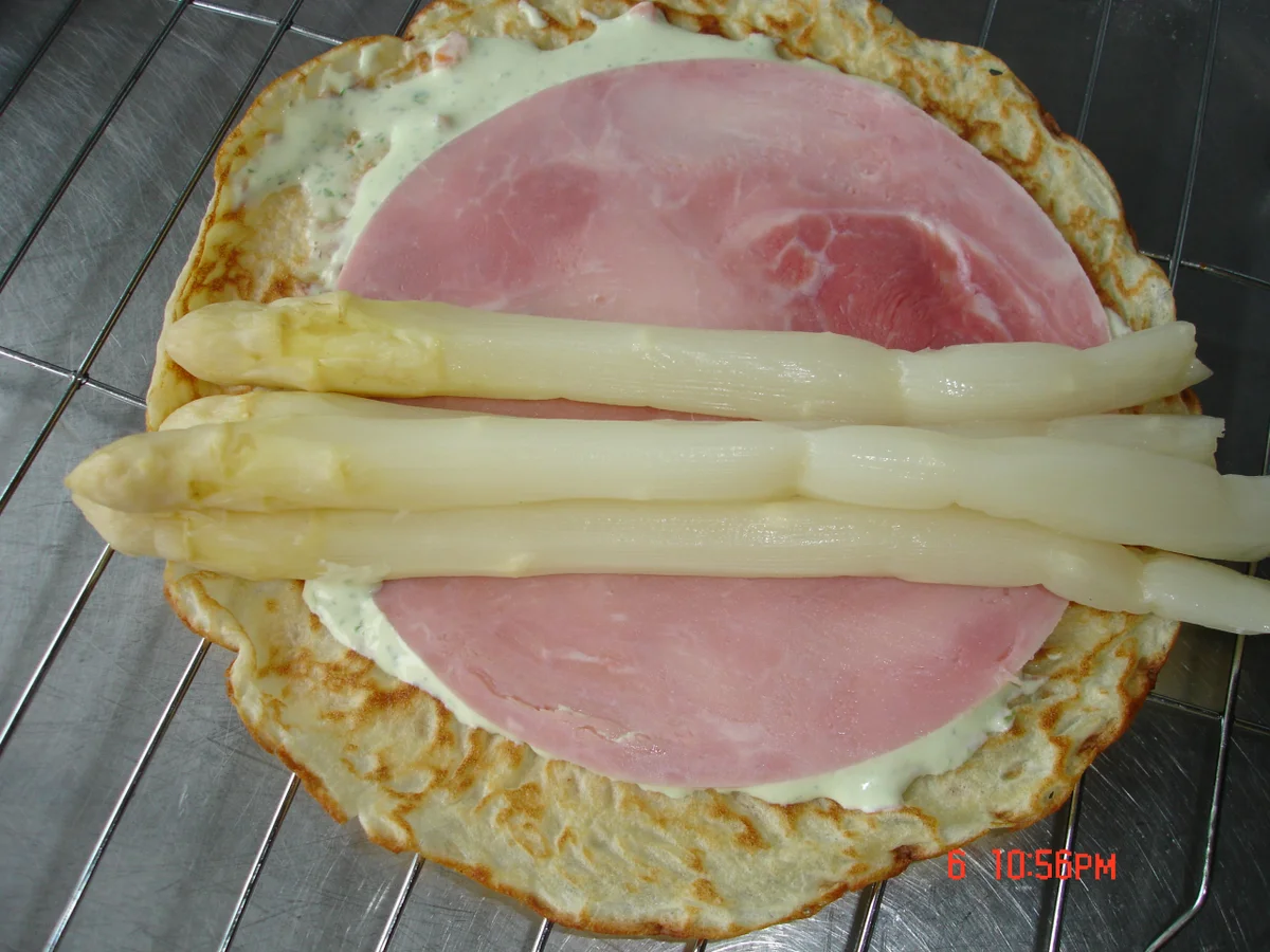 Rezept: Spargel in Pfannkuchen mit Schinken gerollt Bild Nr. 527 Spargel in Pfannkuchen mit Schinken gerollt - Rezept - Bild Nr. 527