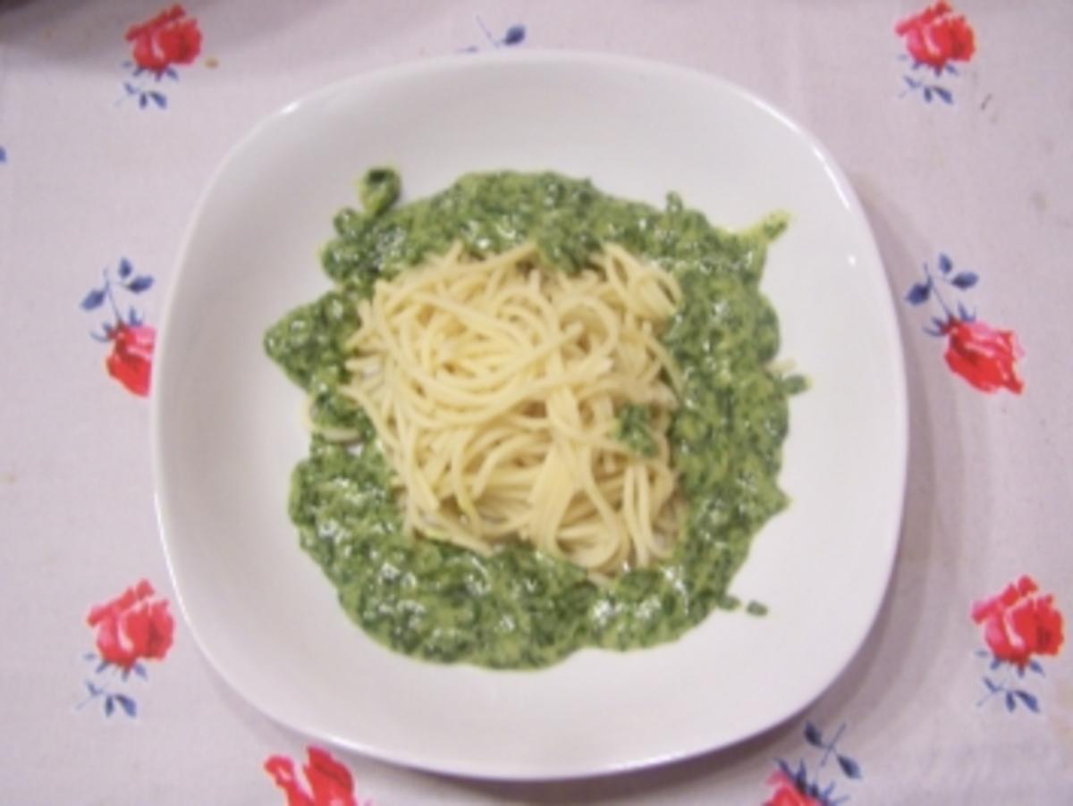 Spagetti mit Spinat-Käse Sauce - Rezept - kochbar.de