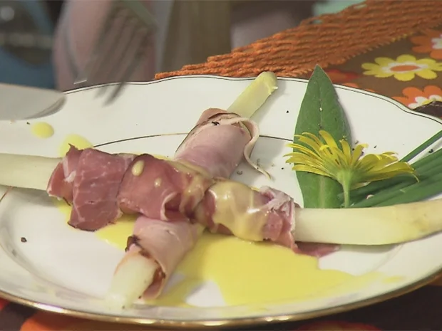 Rezept: Ich find' Spargel toll - Spargelröllchen mit Sauce Hollandaise (Guildo Horn) Bild Nr. 572 Ich find' Spargel toll - Spargelröllchen mit Sauce Hollandaise (Guildo Horn) - Rezept - Bild Nr. 572