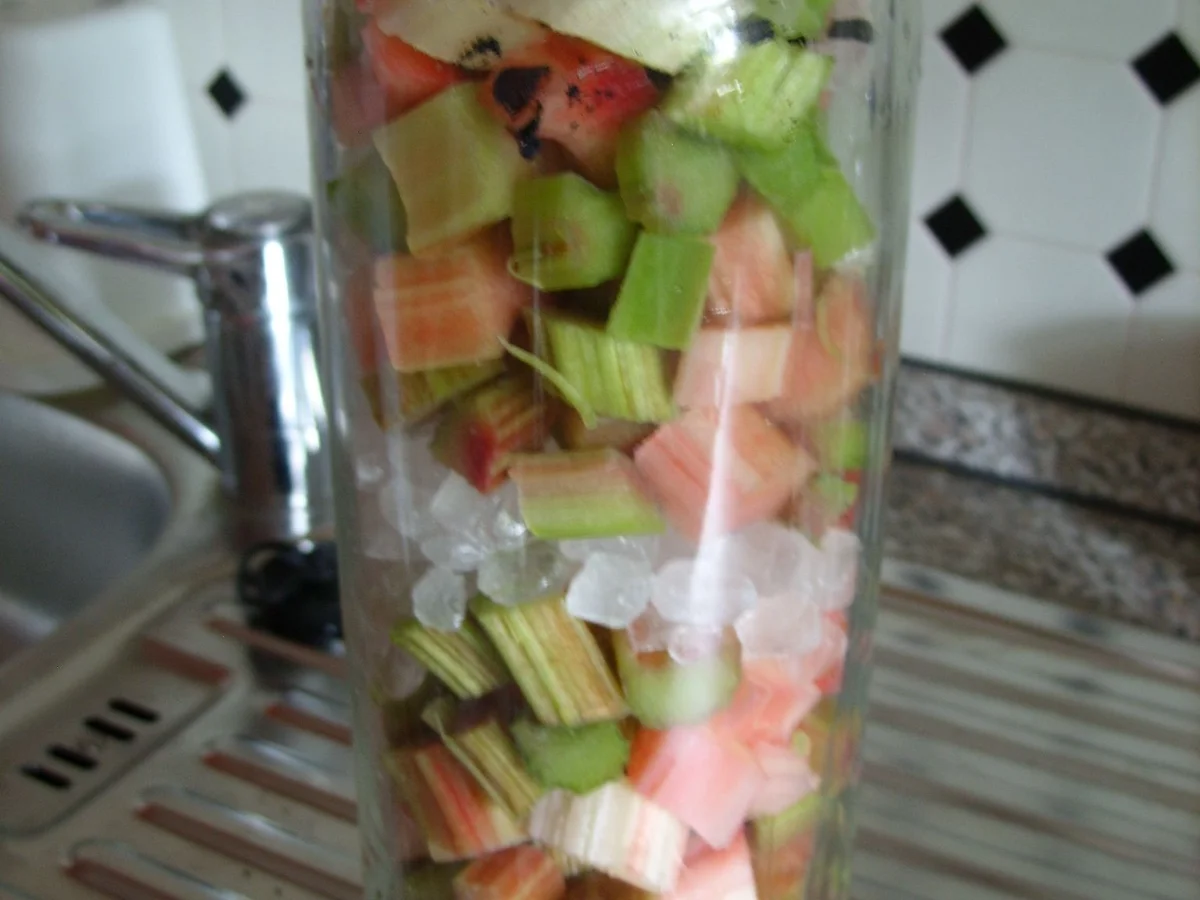 Likör: Rhabarberlikör 2015 - Rezept - Bild Nr. 572