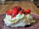 Rezept: Pavlova-Wölkchen mit Pistazienricotta und marinierten Erdbeeren Bild Nr. 572 Pavlova-Wölkchen mit Pistazienricotta und marinierten Erdbeeren - Rezept - Bild Nr. 572