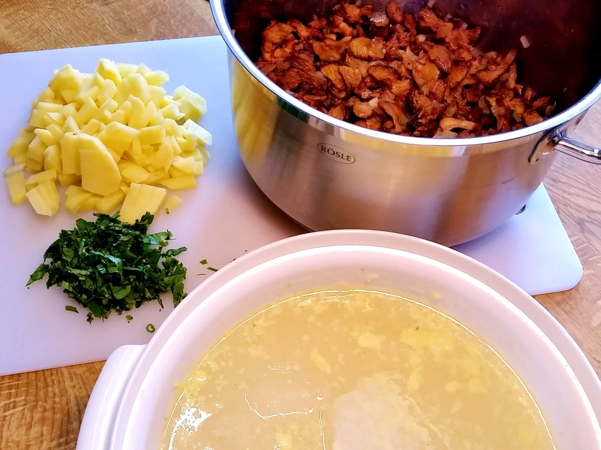 Pfifferlings-Cremesuppe ... - Rezept - Bild Nr. 575