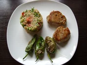 Quinoasalat mit Schweinemedallions und Brat-Peperoni - Rezept