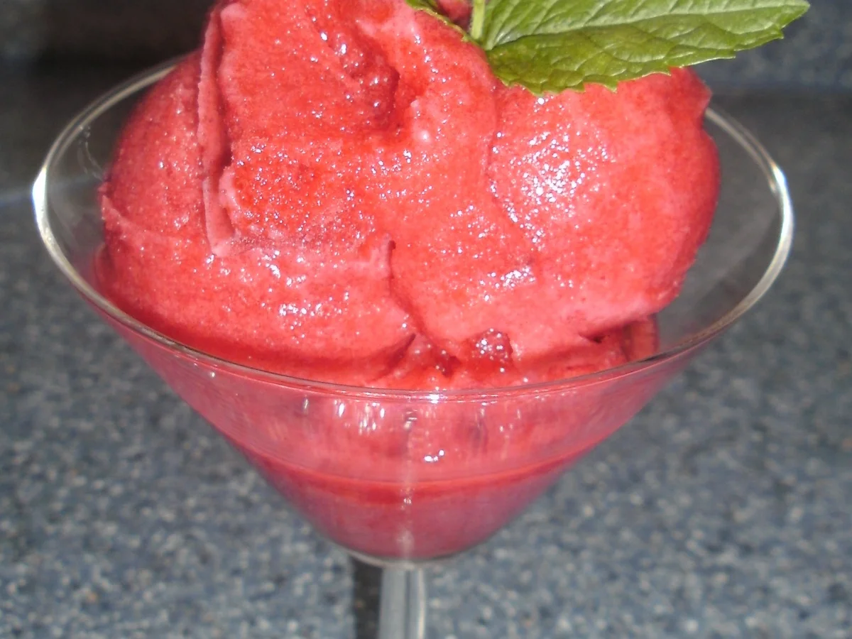 Rezept: Johannisbeer-Holundersorbet Bild Nr. 12 Johannisbeer-Holundersorbet - Rezept - Bild Nr. 12