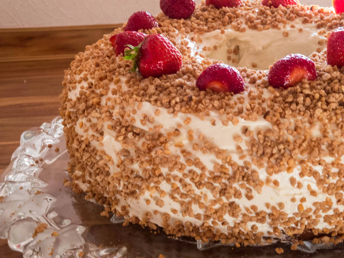 Rezept: Kuchen: Frankfurter Kranz mit Erdbeeren Bild Nr. 3625 Kuchen: Frankfurter Kranz mit Erdbeeren - Rezept - Bild Nr. 3625