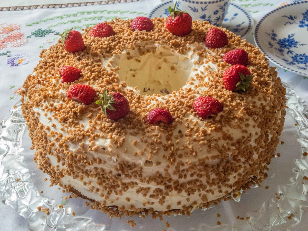 Rezept: Kuchen: Frankfurter Kranz mit Erdbeeren Bild Nr. 3626 Kuchen: Frankfurter Kranz mit Erdbeeren - Rezept - Bild Nr. 3626