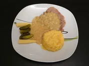 Rindfleisch mit Zwiebelsoße, Kartoffelsalat, Gurken und Maiskölbchen - Rezept - Bild Nr. 99