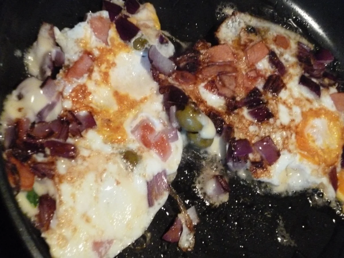 Rezept: Spiegeleier Frühstück mit Lauchzwiebeln und Oliven Bild Nr. 99 Spiegeleier Frühstück mit Lauchzwiebeln und Oliven - Rezept - Bild Nr. 99