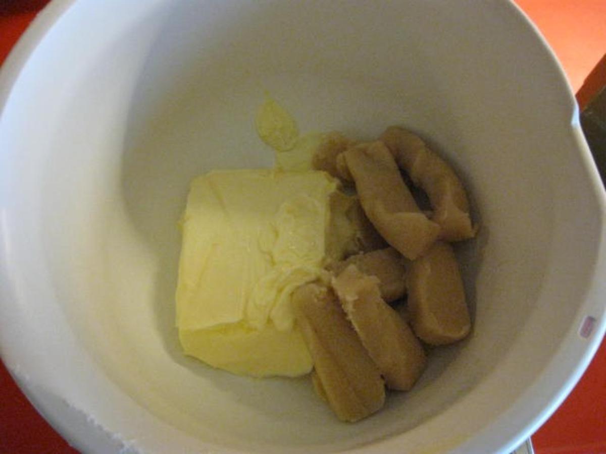 Marzipan Gugelhupf mit Sultaninen - schnell &amp; einfach - von manschie