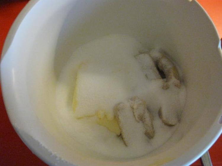 Marzipan Gugelhupf mit Sultaninen - schnell &amp; einfach - von manschie