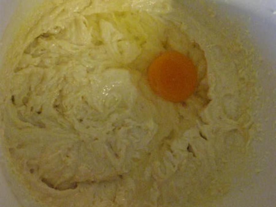 Marzipan Gugelhupf mit Sultaninen - schnell &amp; einfach - von manschie