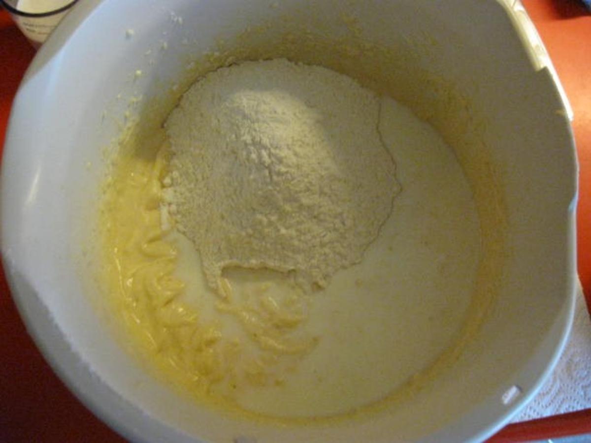 Marzipan Gugelhupf mit Sultaninen - schnell &amp; einfach - von manschie