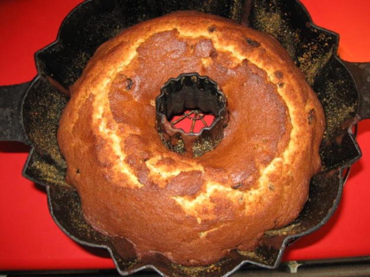 Marzipan Gugelhupf mit Sultaninen - schnell &amp; einfach - von manschie