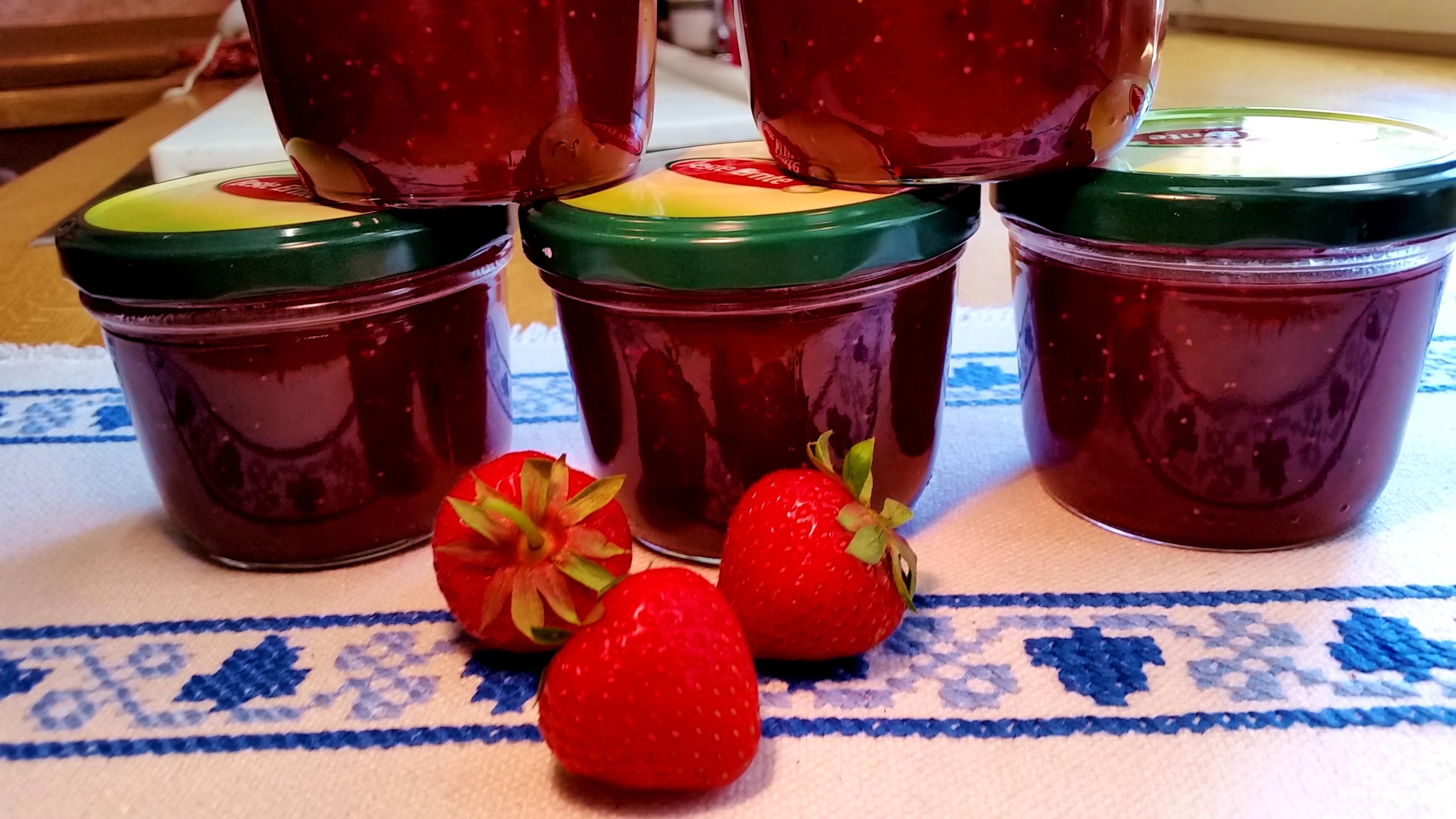 Bilder für Erdbeer-Rhabarber-Konfitüre Rezept