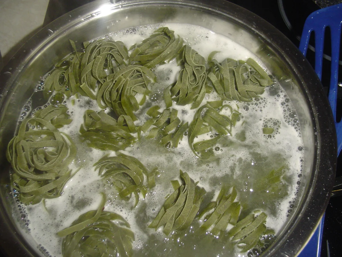 Grüne Tagliatelle mit einer Lauch-Speck-Erbsen Sahne Sauce - Rezept - Bild Nr. 107